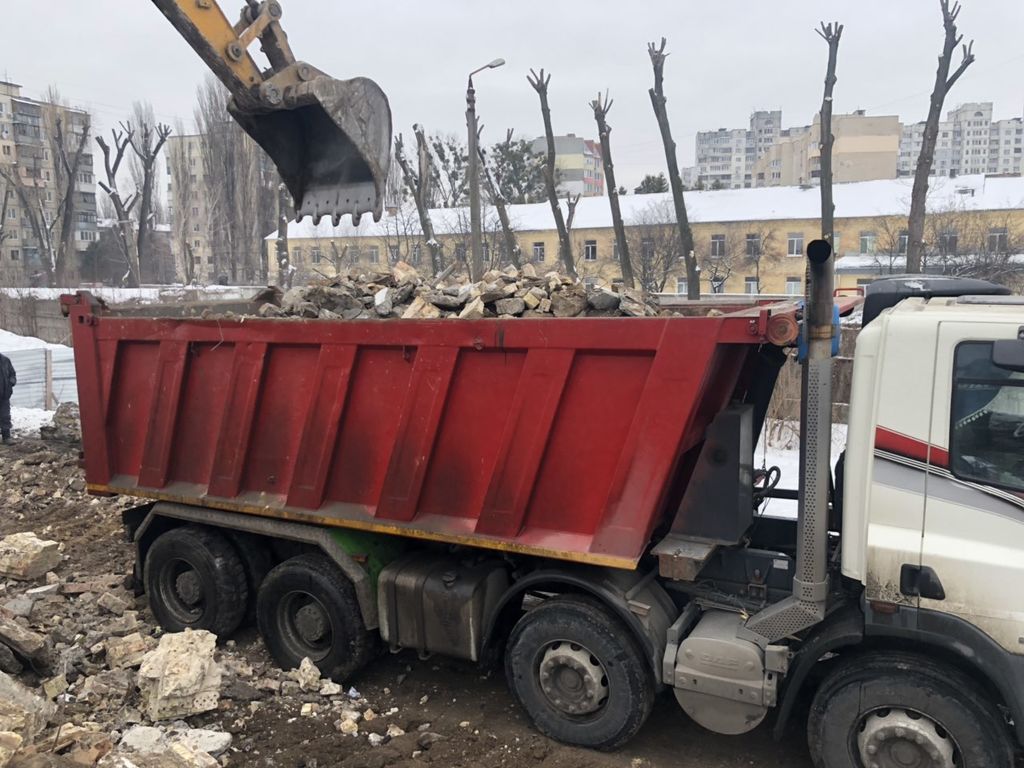 Вывоз мусора Камазом в Томске в октябре