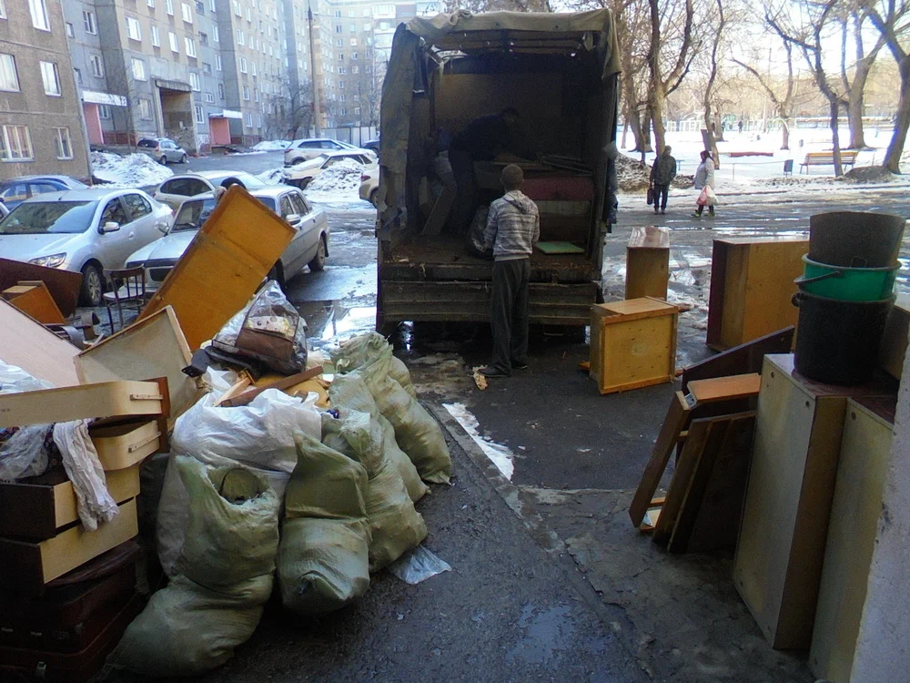 Вывоз мусора из подвала с утилизацией в Томске в октябре